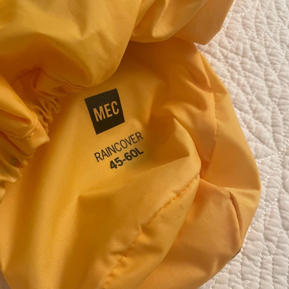 MEC 60 litre Nylon Raincover for Backpack - Picture 2 of 4